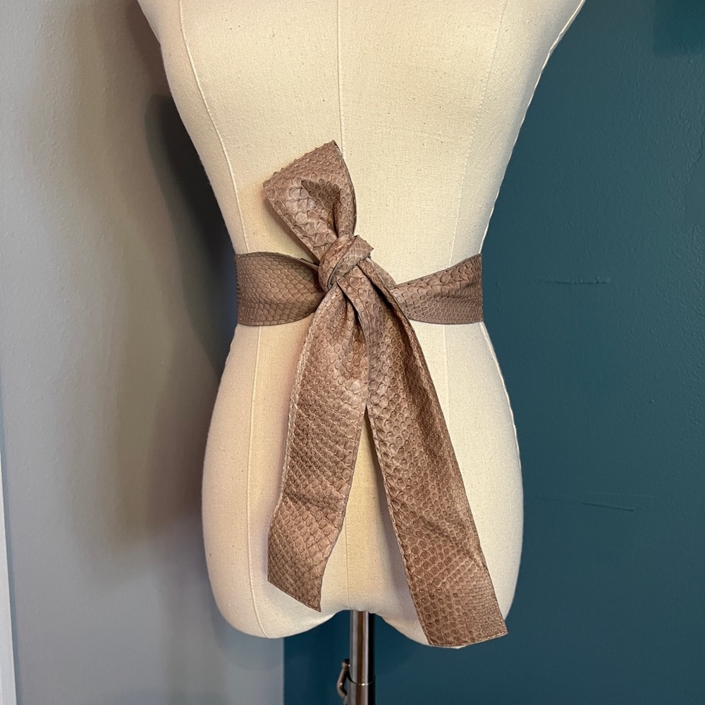 Snake skin tie belt